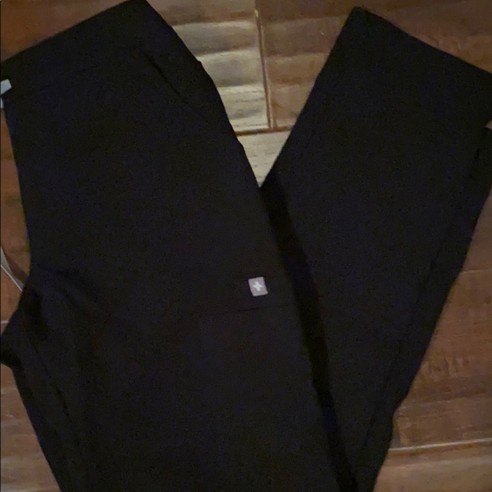 FIGS Yola scrub pants in black